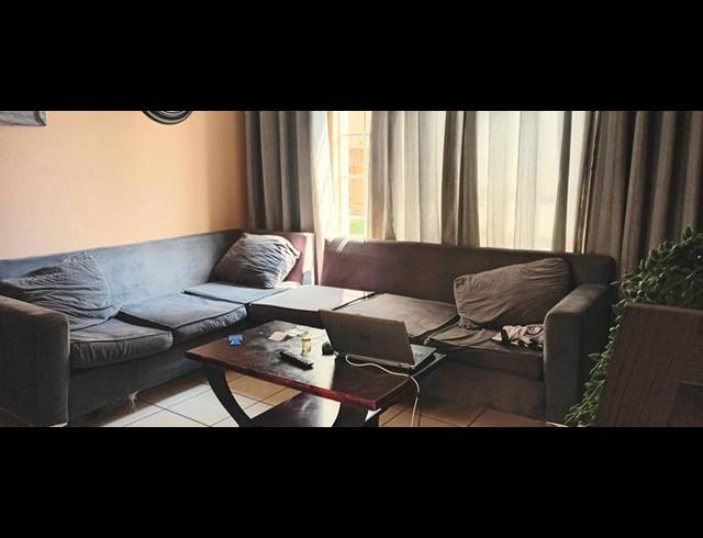 2 BEDROOM TOWNHOUSE FOR SALE IN KEW